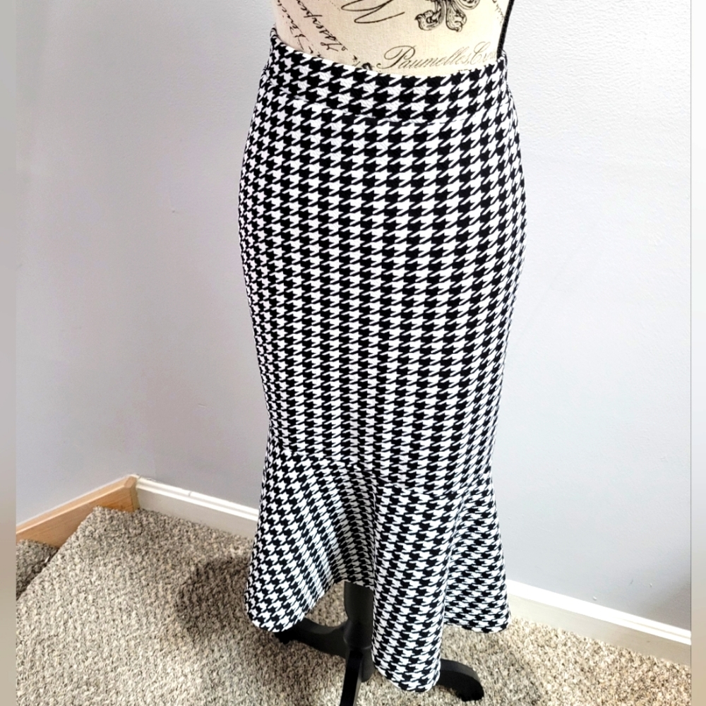 Women's skirt. Flare.